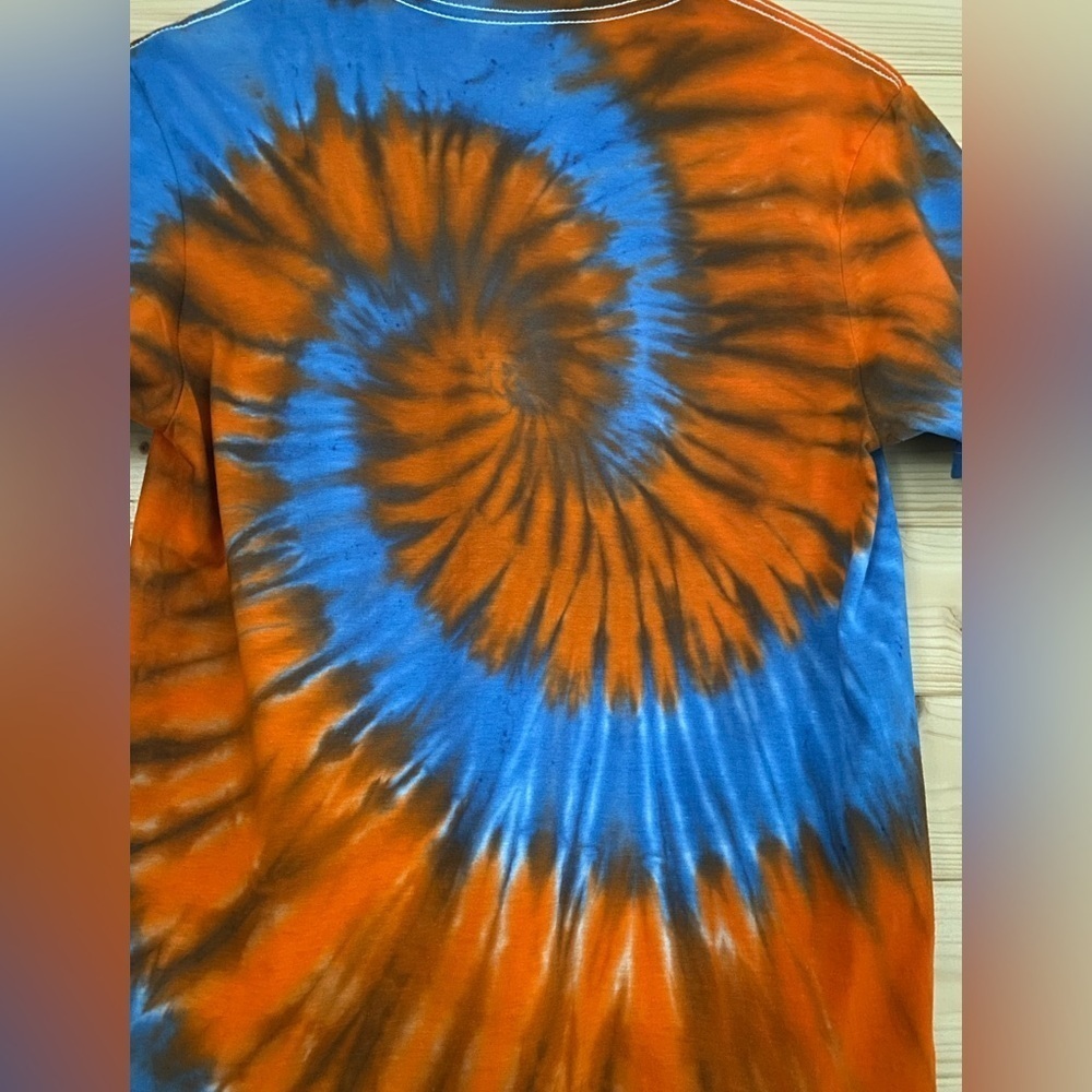 NEW Unisex Small GILDAN Soft Style Blue Orange Spiral Tie Dye T-Shirt Ballfield - Picture 6 of 8